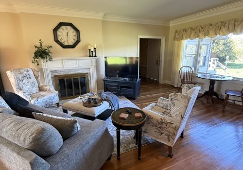 Ashley's AirBNB Rental Living Room Picture